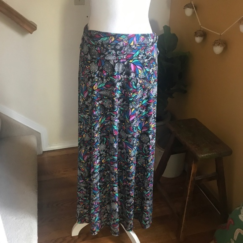 Lularoe maxi skirt black floral leaf print size s
